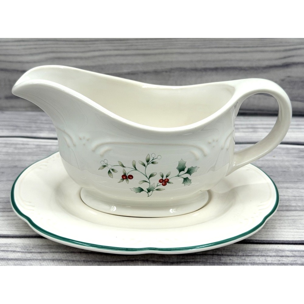 PFALTZGRAFF WINTERBERRY GRAVY BOAT AND UNDERPLATE - HOLIDAY HOLLY / BERRY